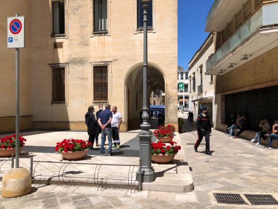 L’ira degli ambulanti a Palazzo Carafa: “Ci facciano lavorare”. Domani incontro con la Regione - Corriere Salentino
