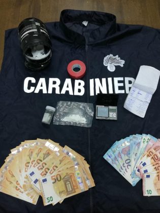 Lotta allo spaccio, altri tre arresti nel Salento: sequestrati 4 etti di droga e quasi 15mila euro in contanti - Corriere Salentino
