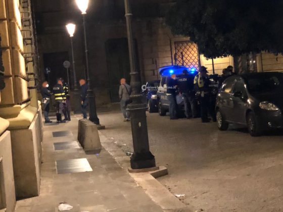Giro di vite e verbali di polizia e municipale in piazzetta Santa Chiara: stop agli assembramenti - Corriere Salentino