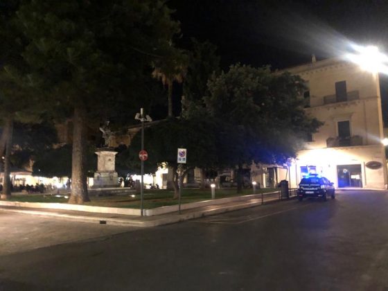 Giro di vite e verbali di polizia e municipale in piazzetta Santa Chiara: stop agli assembramenti - Corriere Salentino