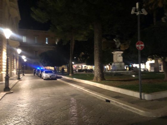 Giro di vite e verbali di polizia e municipale in piazzetta Santa Chiara: stop agli assembramenti - Corriere Salentino