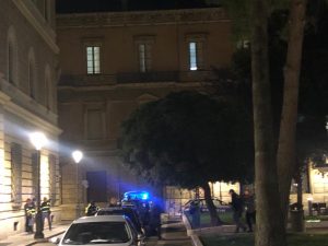 Giro di vite e verbali di polizia e municipale in piazzetta Santa Chiara: stop agli assembramenti - Corriere Salentino