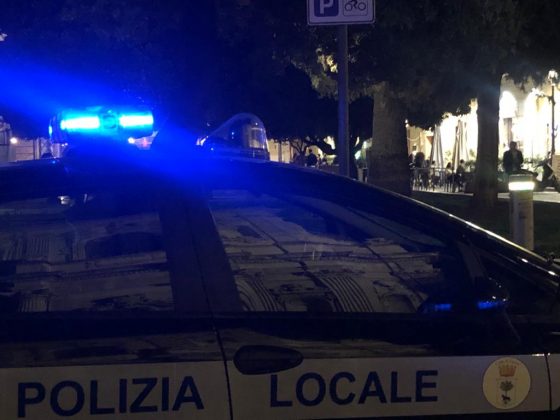 Giro di vite e verbali di polizia e municipale in piazzetta Santa Chiara: stop agli assembramenti - Corriere Salentino
