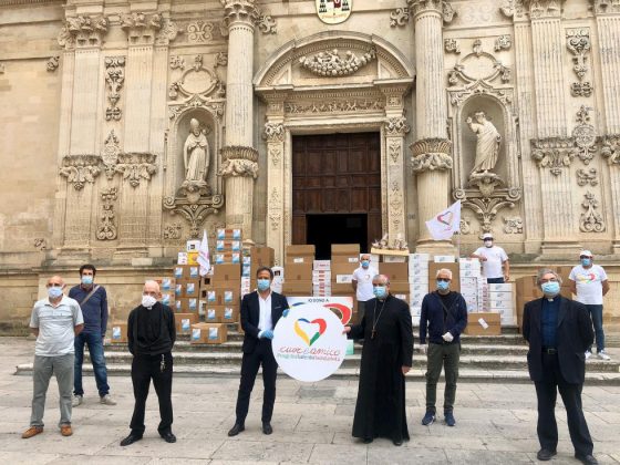 Cuore Amico dona a Mons. Seccia: continua l'opera della Onlus salentina - Corriere Salentino