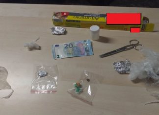 Spaccia mentre si trova agli arresti domiciliari: arrestato 39enne, segnalato un giovane assuntore