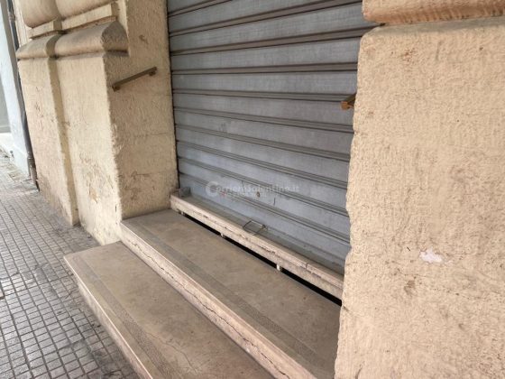 L'impalcatura "copre" la merceria ed i ladri la svaligiano: "colpo" grosso nel centro di Lecce - Corriere Salentino