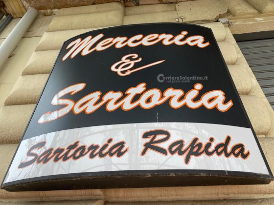 L'impalcatura "copre" la merceria ed i ladri la svaligiano: "colpo" grosso nel centro di Lecce - Corriere Salentino