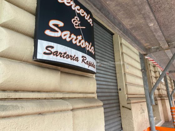 L'impalcatura "copre" la merceria ed i ladri la svaligiano: "colpo" grosso nel centro di Lecce - Corriere Salentino