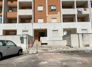 Lascia la pentola con l’olio sul fuoco e divampa l’incendio: ferita proprietaria, evacuato il palazzo