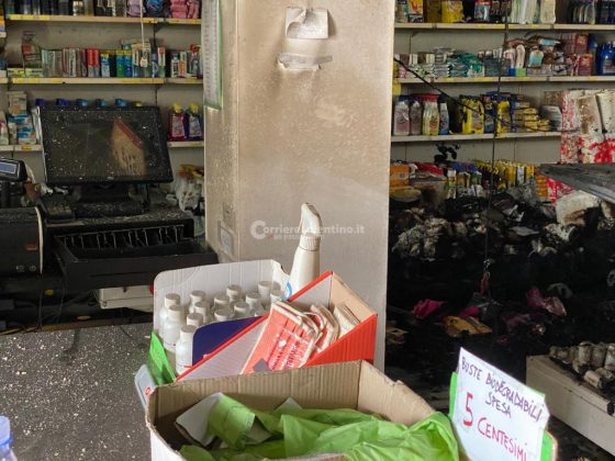 Raid incendiario all'interno del supermercato: in tre scatenano le fiamme nel negozio, danni ingenti - Corriere Salentino