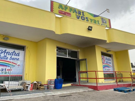 Raid incendiario all'interno del supermercato: in tre scatenano le fiamme nel negozio, danni ingenti - Corriere Salentino