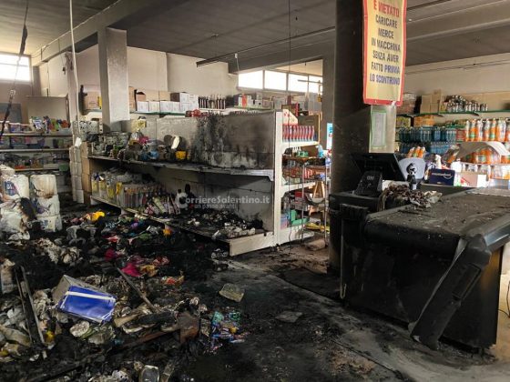 Raid incendiario all'interno del supermercato: in tre scatenano le fiamme nel negozio, danni ingenti - Corriere Salentino
