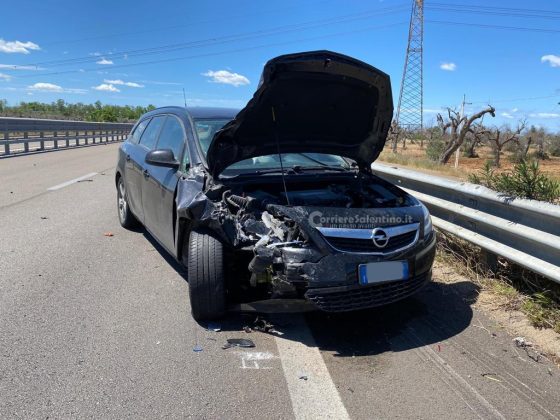Violento tamponamento sulla 101, feriti ed un'auto distrutta: in due trasportati in ospedale - Corriere Salentino