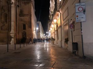 I salentini tornano a vivere la movida e le spiagge: la maggior parte rispetta le regole - Corriere Salentino