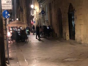 I salentini tornano a vivere la movida e le spiagge: la maggior parte rispetta le regole - Corriere Salentino