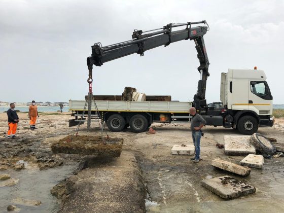 Operazione “Saponara”, blitz congiunto per liberare la spiaggetta - Corriere Salentino
