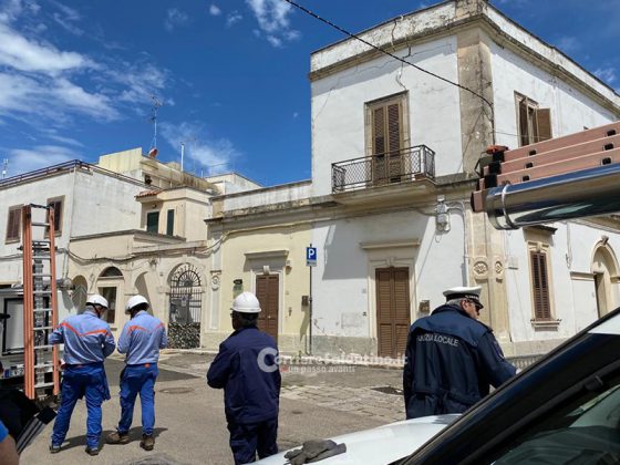 Paura nel centro del paese: crolla parte del solaio di una palazzina. Evacuate abitazioni - Corriere Salentino
