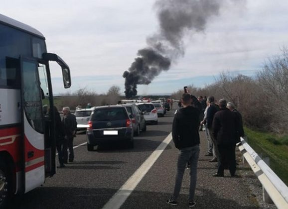 Scontri sull'A16 tra ultrà del Lecce e del Bari, scatta il Daspo per 17 protagonisti della guerriglia - Corriere Salentino