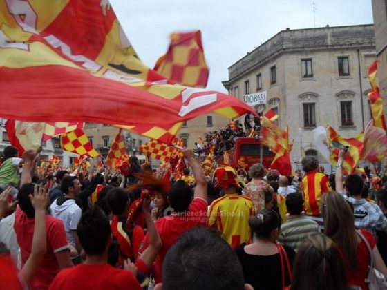 Lecce, 10 anni fa il primo trofeo alzato al cielo. De Canio "Emozione indescrivibile". Sulla salvezza "Il Lecce è in buone mani" - Corriere Salentino