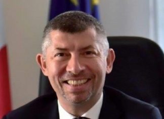 Scalfarotto firma e spacca il centrosinistra in Puglia. Ancora un sì a Fitto con tanti ma