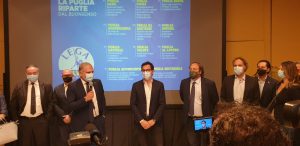 Prove di unità del centrodestra in piazza, la Lega lancia segnali di pace a Fitto. Ecco chi è Altieri - Corriere Salentino