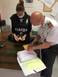 Mazzetta sospetta negli uffici: in manette Dirigente Asl e direttore commerciale per corruzione - Corriere Salentino