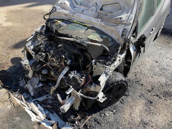 Auto in fiamme alla periferia di Lecce: incendio danneggia Clio, la proprietaria si sente male - Corriere Salentino