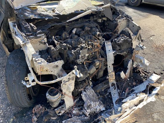 Auto in fiamme alla periferia di Lecce: incendio danneggia Clio, la proprietaria si sente male - Corriere Salentino