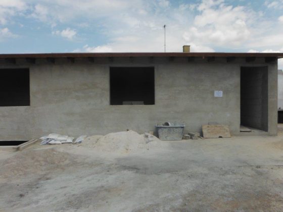 L'uno altera l'andamento del canale con uno scavo, l'altro costruisce senza permessi: due denunce - Corriere Salentino