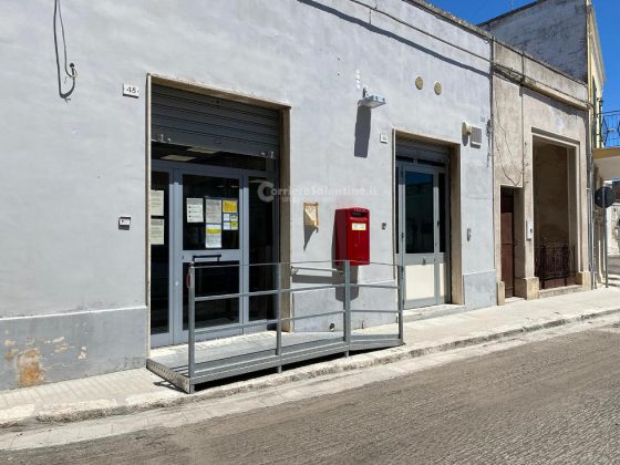 Anziano litiga con impiegato, poi ritorna dopo qualche giorno armato di fucile: panico alle Poste - Corriere Salentino