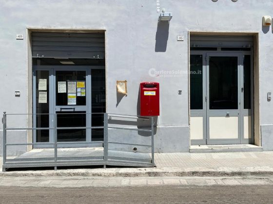 Anziano litiga con impiegato, poi ritorna dopo qualche giorno armato di fucile: panico alle Poste - Corriere Salentino