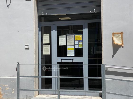 Anziano litiga con impiegato, poi ritorna dopo qualche giorno armato di fucile: panico alle Poste - Corriere Salentino