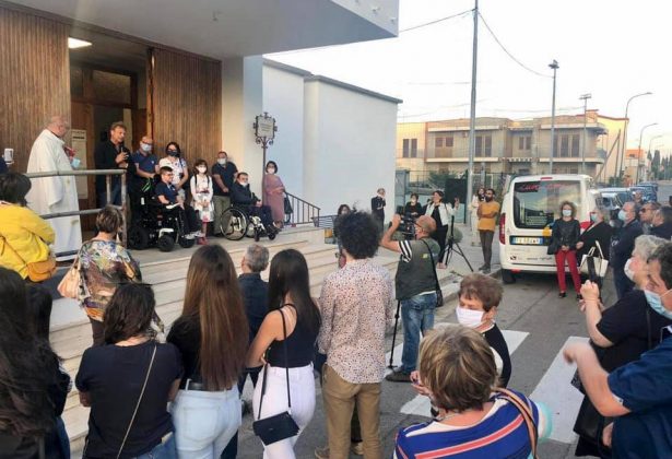 Cuore Amico, tappa a Cutrofiano: donata l'auto attrezzata al piccolo Matteo - Corriere Salentino