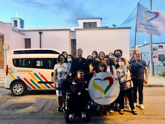 Cuore Amico, tappa a Cutrofiano: donata l'auto attrezzata al piccolo Matteo - Corriere Salentino