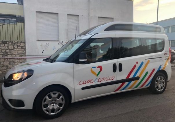 Cuore Amico, tappa a Cutrofiano: donata l'auto attrezzata al piccolo Matteo - Corriere Salentino