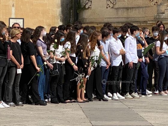 L’ultimo straziante saluto a Luna, ballerine e fiori bianchi nel Duomo di Lecce - Corriere Salentino