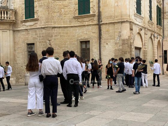 L’ultimo straziante saluto a Luna, ballerine e fiori bianchi nel Duomo di Lecce - Corriere Salentino