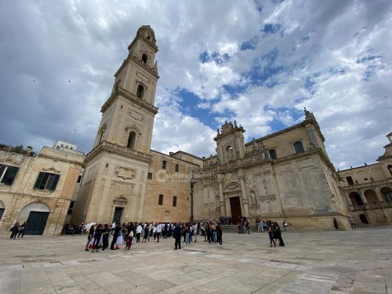 L’ultimo straziante saluto a Luna, ballerine e fiori bianchi nel Duomo di Lecce - Corriere Salentino