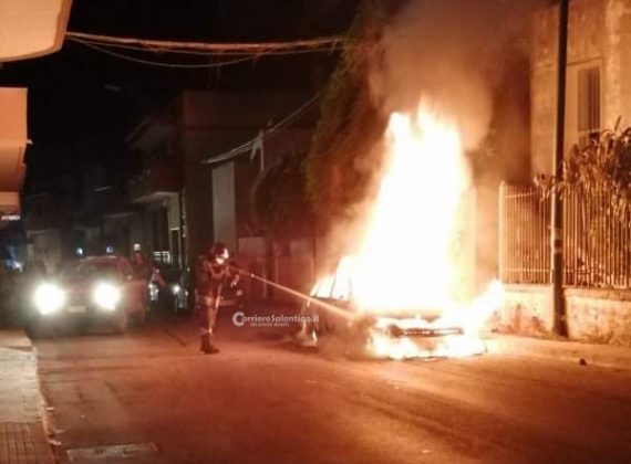 Seconda notte di fuoco a Galatone, bruciano un'auto ed un'Ape: si sospetta l'atto doloso - Corriere Salentino