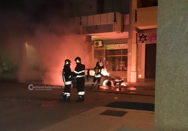 Notte di fuoco nel Salento, bruciano quattro auto in mezz'ora: tre vetture in fiamme nella Grecìa Salentina - Corriere Salentino