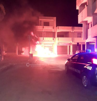 Notte di fuoco nel Salento, bruciano quattro auto in mezz'ora: tre vetture in fiamme nella Grecìa Salentina - Corriere Salentino