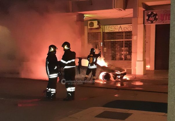 Notte di fuoco nel Salento, bruciano quattro auto in mezz'ora: tre vetture in fiamme nella Grecìa Salentina - Corriere Salentino