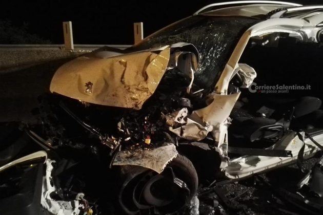 Contromano sulla 101, tremendo schianto tra due auto: quattro feriti, 46enne in prognosi riservata - Corriere Salentino