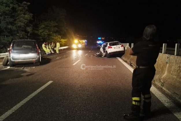 Contromano sulla 101, tremendo schianto tra due auto: quattro feriti, 46enne in prognosi riservata - Corriere Salentino