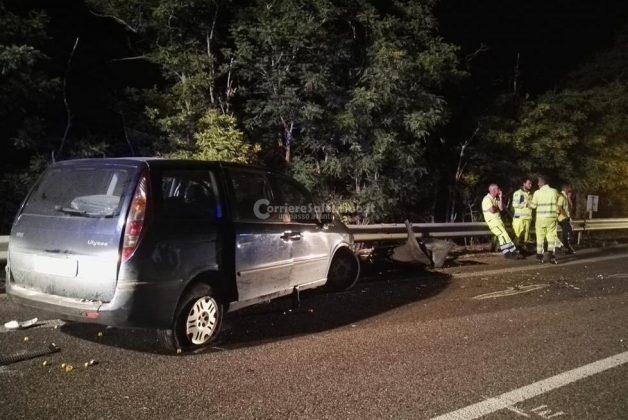 Contromano sulla 101, tremendo schianto tra due auto: quattro feriti, 46enne in prognosi riservata - Corriere Salentino
