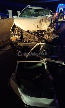 Contromano sulla 101, tremendo schianto tra due auto: quattro feriti, 46enne in prognosi riservata - Corriere Salentino