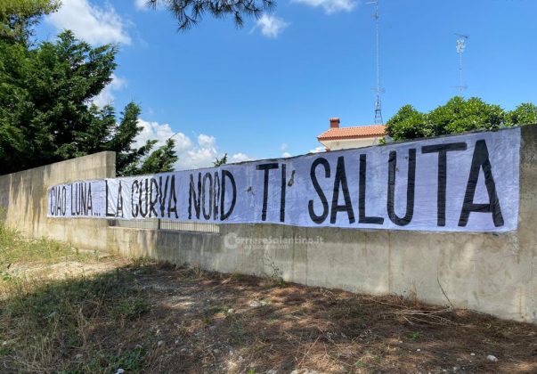 L’ultimo straziante saluto a Luna, ballerine e fiori bianchi nel Duomo di Lecce - Corriere Salentino
