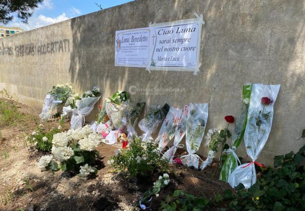 L’ultimo straziante saluto a Luna, ballerine e fiori bianchi nel Duomo di Lecce - Corriere Salentino