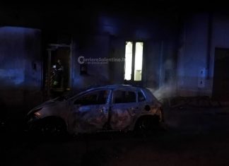 Incendia la Punto di un 32enne, ma viene ripreso dalle telecamere: caccia al piromane nel basso Salento