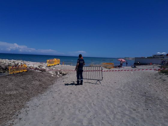 Ordigno bellico vicino alla battigia: scatta l'allarme sul litorale leccese. Area transennata - Corriere Salentino